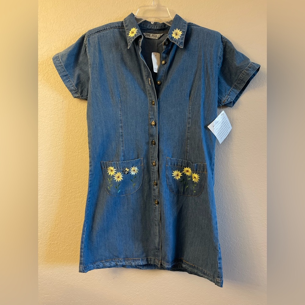 NWT Jane Ashley Blue Denim Short-Sleeve Mini Shirt Dress with Floral embroidery